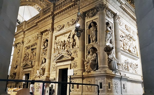 Santa-Casa-del-Santuario-della-Madonna-di-Loreto